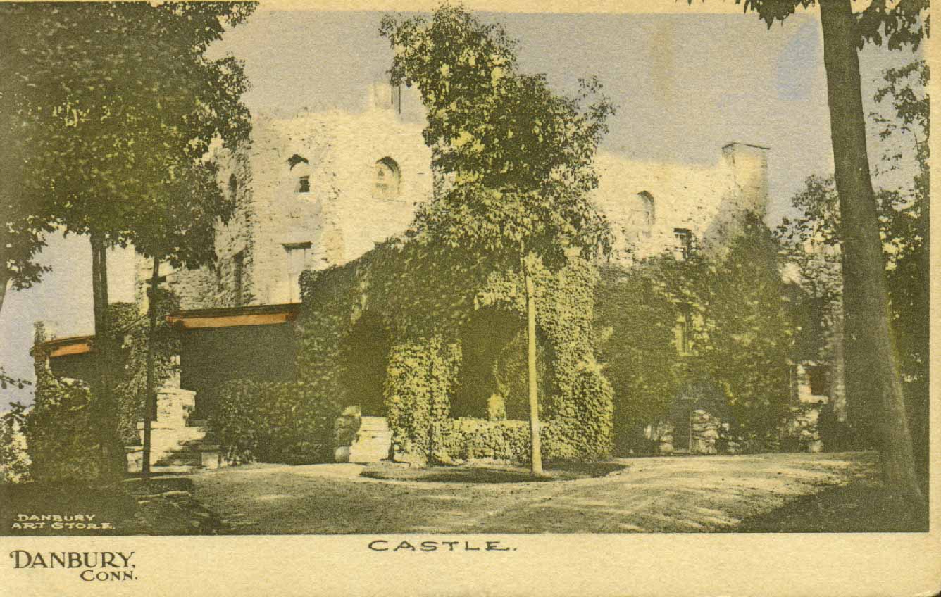 Hearthstone Castle in its prime, captured in a postcard from circa 1900.